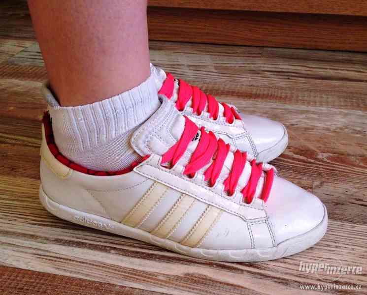 Tenisky bílé Adidas - foto 7