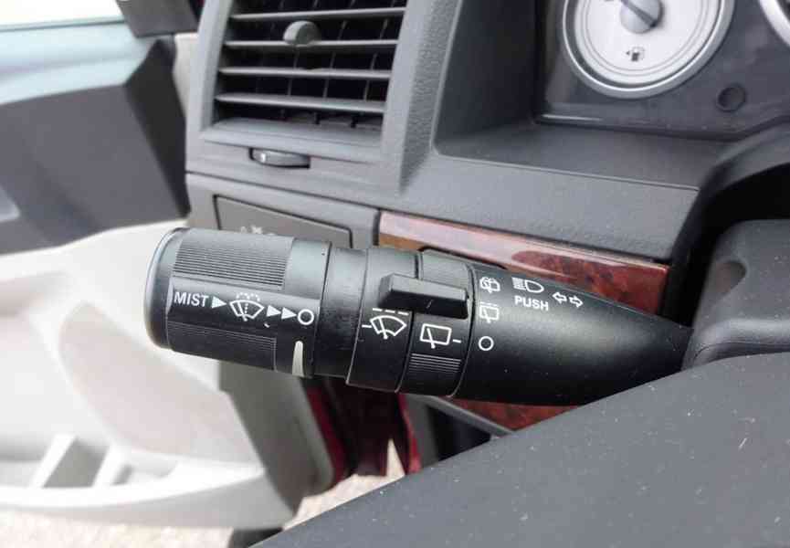 Chrysler Grand Voyager, 2,8CRDi NAVI-7MÍST AUTOMAT - foto 9