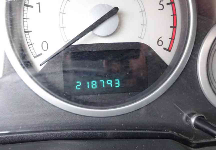 Chrysler Grand Voyager, 2,8CRDi NAVI-7MÍST AUTOMAT - foto 7