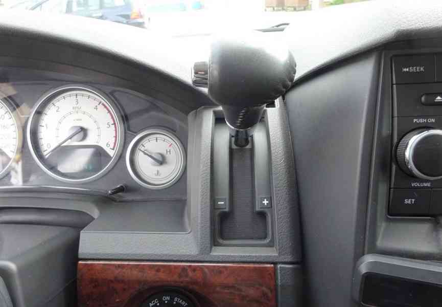 Chrysler Grand Voyager, 2,8CRDi NAVI-7MÍST AUTOMAT - foto 13