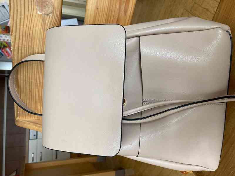 Krémový koženkový batůžek-zcela nový