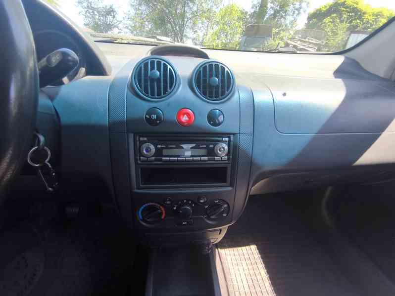 Chevrolet Klas Aveo 1.2, první majitelka, koupeno nové v ČR. - foto 13