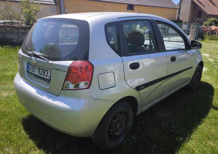 Chevrolet Klas Aveo 1.2, první majitelka, koupeno nové v ČR. - foto 4