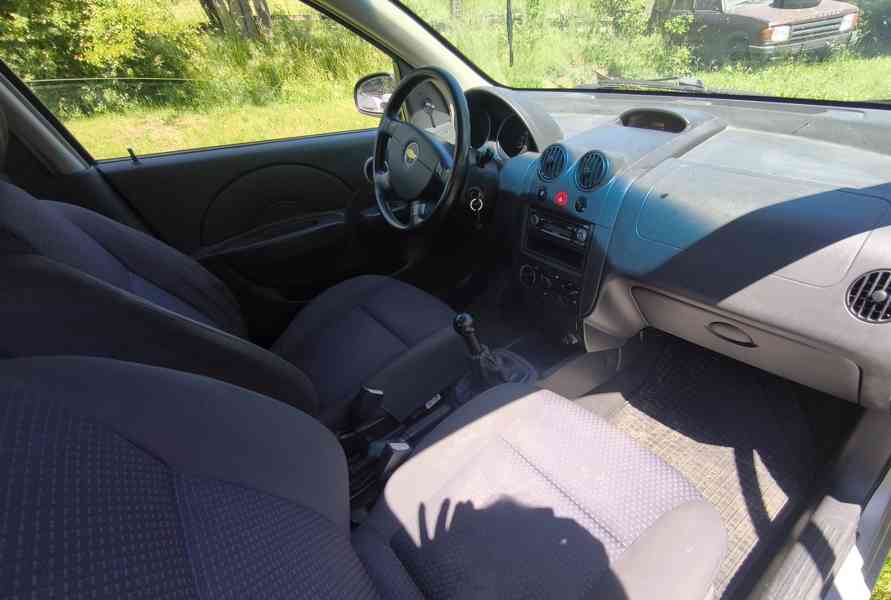 Chevrolet Klas Aveo 1.2, první majitelka, koupeno nové v ČR. - foto 12