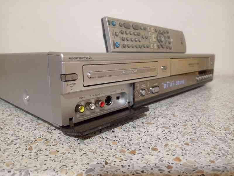 📼>📀VHS-DVD rekordér Philips DVDR3320 - foto 4
