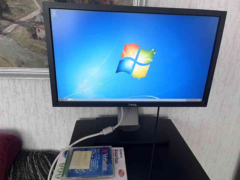 Desktop včetně monitoru 