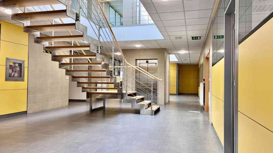 Pronájem moderního obchodního prostoru v Uničově - foto 9
