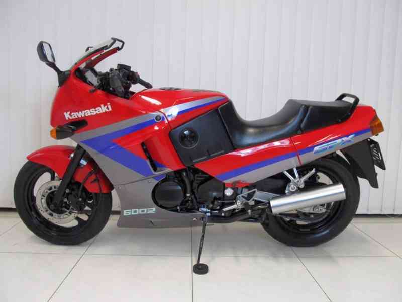 Kawasaki GPX 600 - foto 4