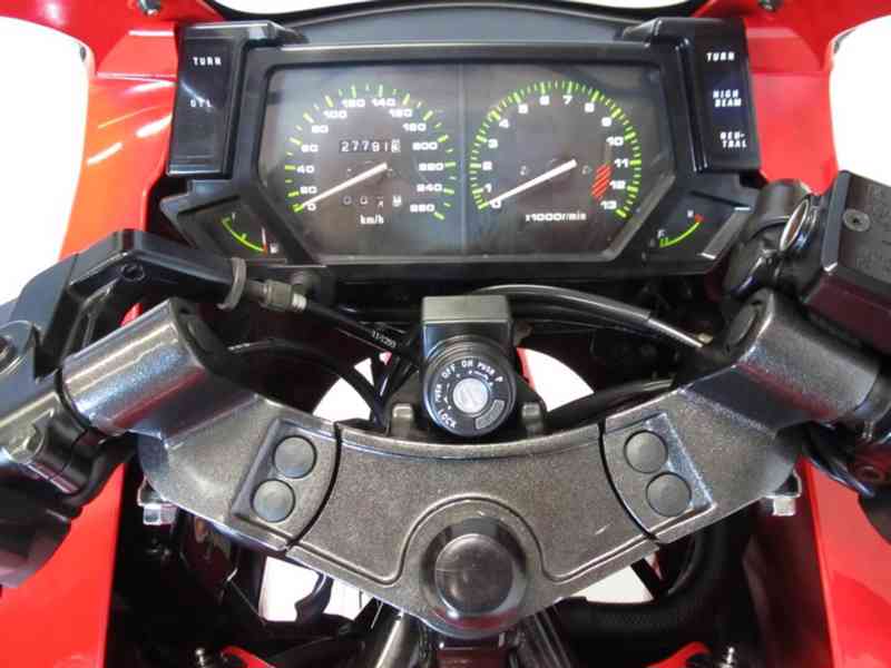 Kawasaki GPX 600 - foto 10
