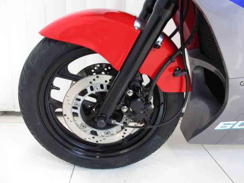 Kawasaki GPX 600 - foto 8