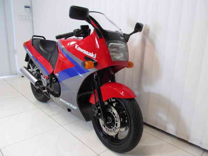 Kawasaki GPX 600 - foto 3