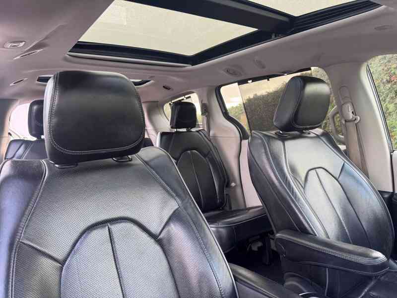 Chrysler Pacifica 3,6 RU Panorama Limited 2020 - foto 12