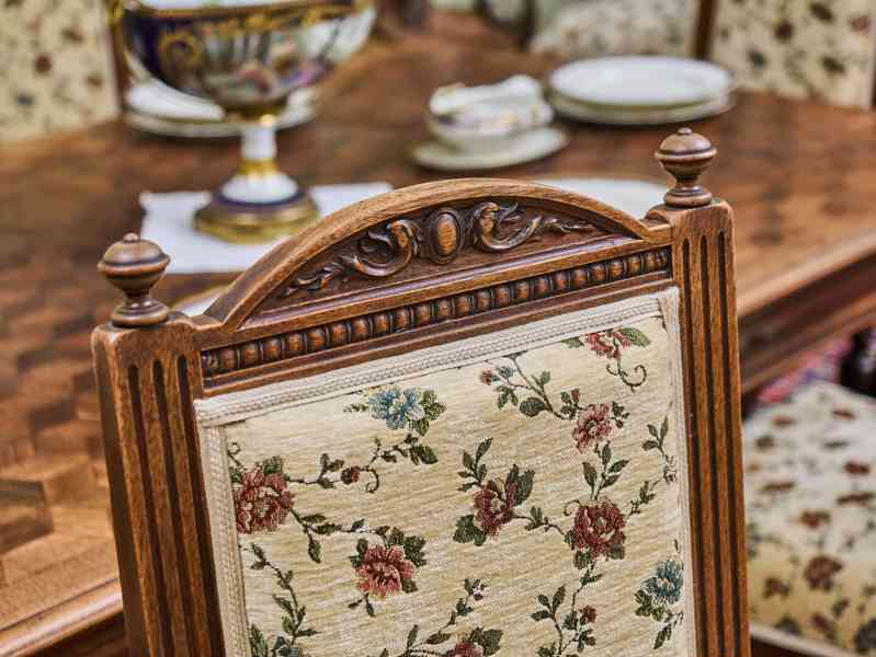 Neorenesanční jídelna ze zámku starožitná a unikátní - foto 18