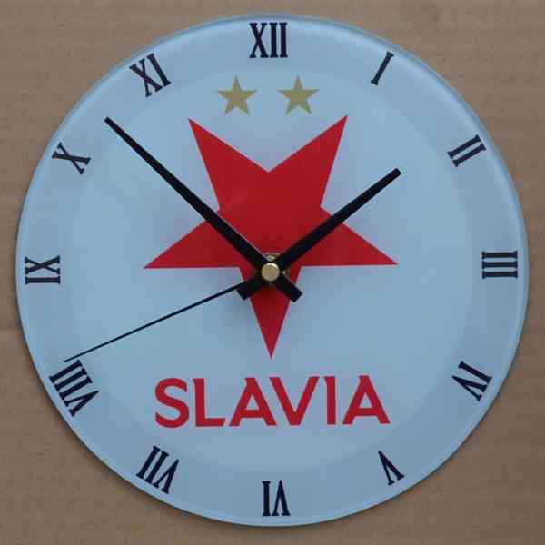 Skleněné hodiny SLAVIA