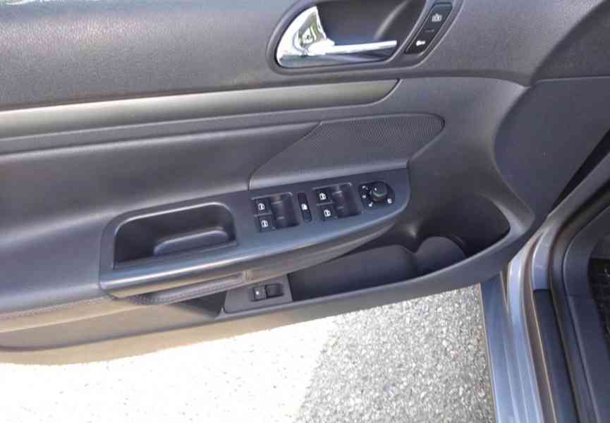 Volkswagen Golf, 1.9 TDI (77 KW) AUTOMAT r.v.-2004 - foto 6