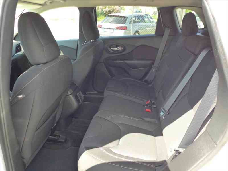 Jeep Cherokee 2,2 M-JET 4X4 NIGHT EAGLE 1.M - foto 6
