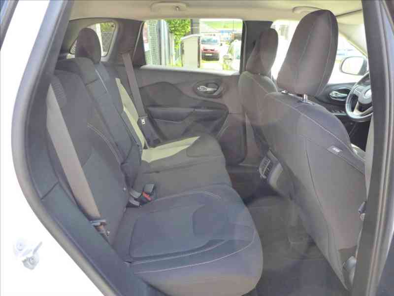 Jeep Cherokee 2,2 M-JET 4X4 NIGHT EAGLE 1.M - foto 9
