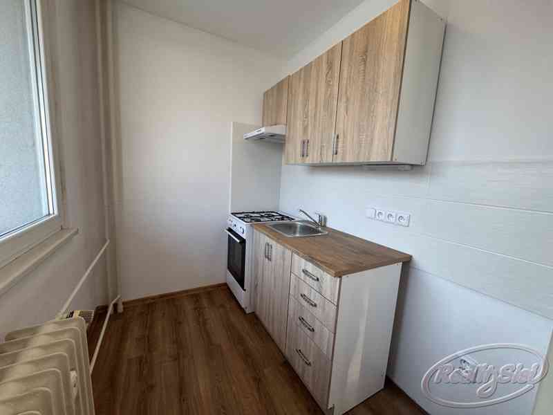 Pronájem moderně zrekonstruovaného bytu 1+1 s lodžií, Náchod - foto 2