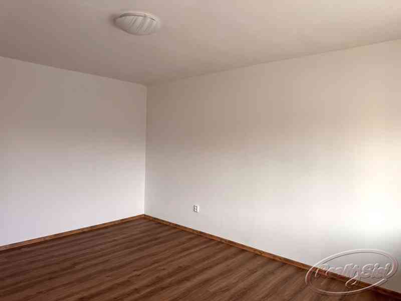 Pronájem moderně zrekonstruovaného bytu 1+1 s lodžií, Náchod - foto 4