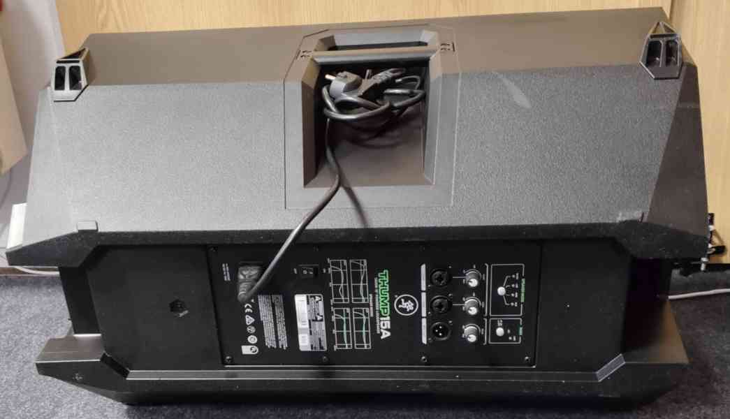 Aktivní reprobox s Mixem - MACKIE Thump 15 A 650/1300W - foto 3