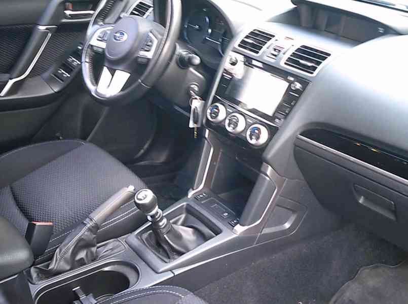 Subaru Forester 2,0i Exclusive 20th Anniversary benzín 110kw - foto 8