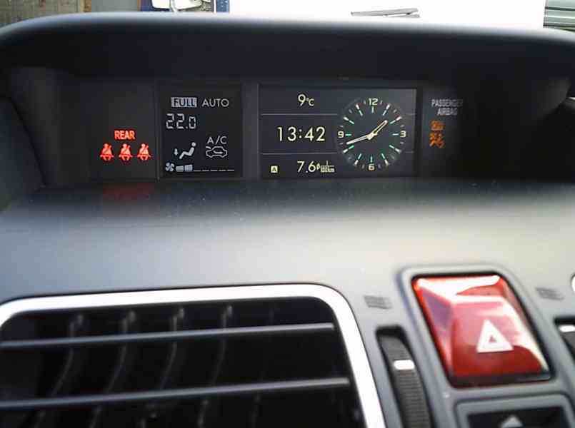 Subaru Forester 2,0i Exclusive 20th Anniversary benzín 110kw - foto 14