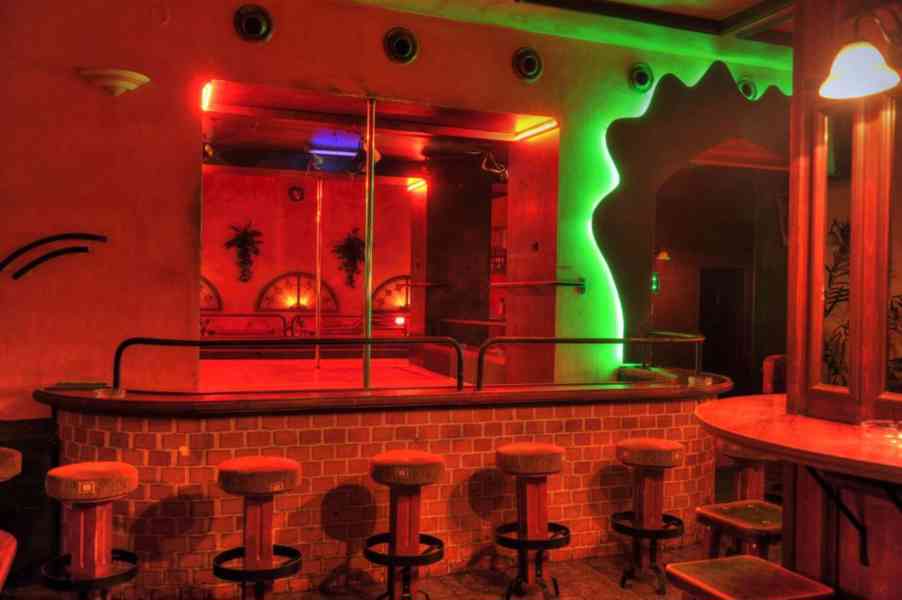 KLUB a STRIP BAR PAMELA v PLZNI hledá tanečnice a společnice - foto 1