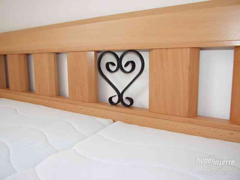 Nová masivní buková 4 cm postel, kované doplňky, Smontuji - foto 8