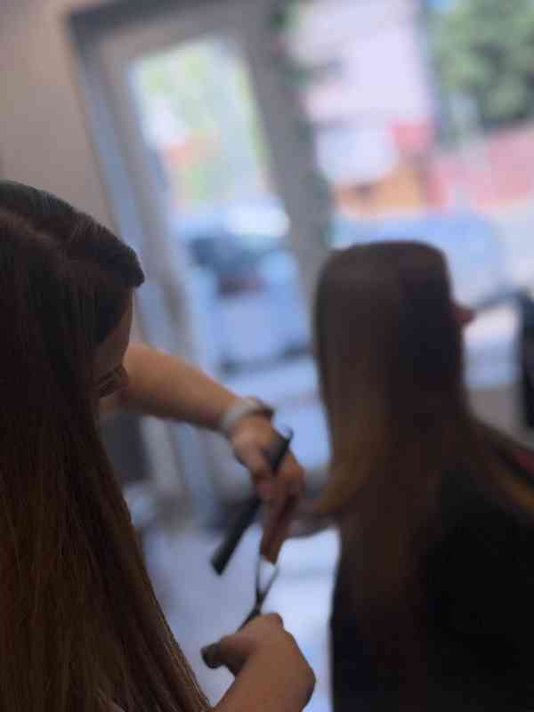 Práce v Kadeřnictví  - foto 2