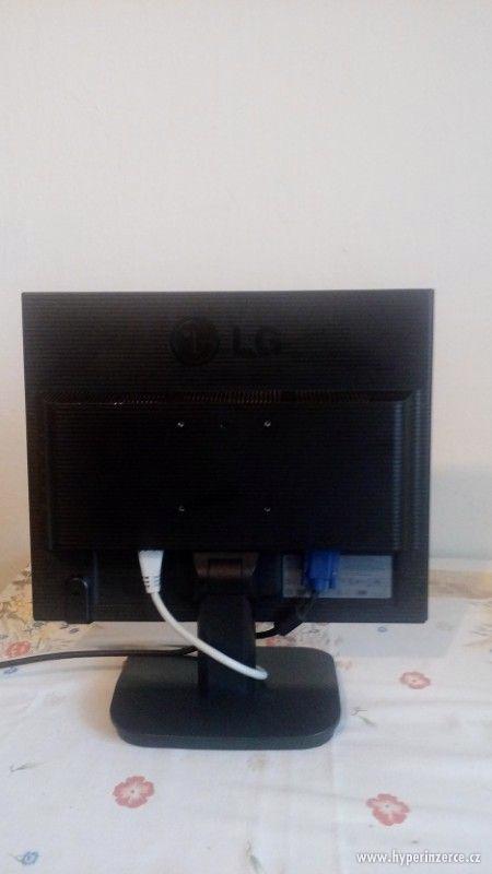LCD monitor č4 - foto 3