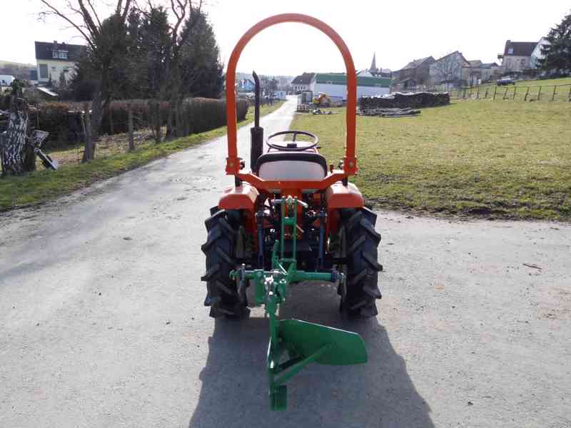 Traktor Kubota B1400 - foto 5