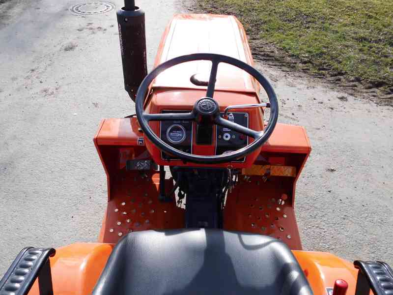 Traktor Kubota B1400 - foto 7