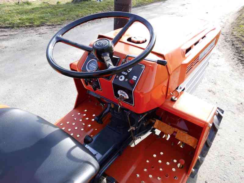 Traktor Kubota B1400 - foto 6