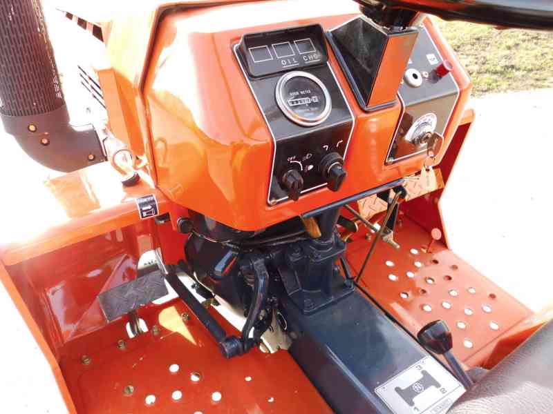 Traktor Kubota B1400 - foto 8