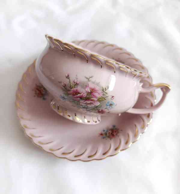 Šálek s podšálkem z růžového porcelánu  - foto 1