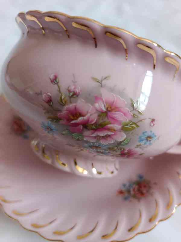 Šálek s podšálkem z růžového porcelánu  - foto 3