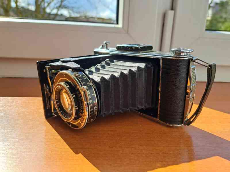 Historický fotoaparát Kodak Junior 620 - foto 3