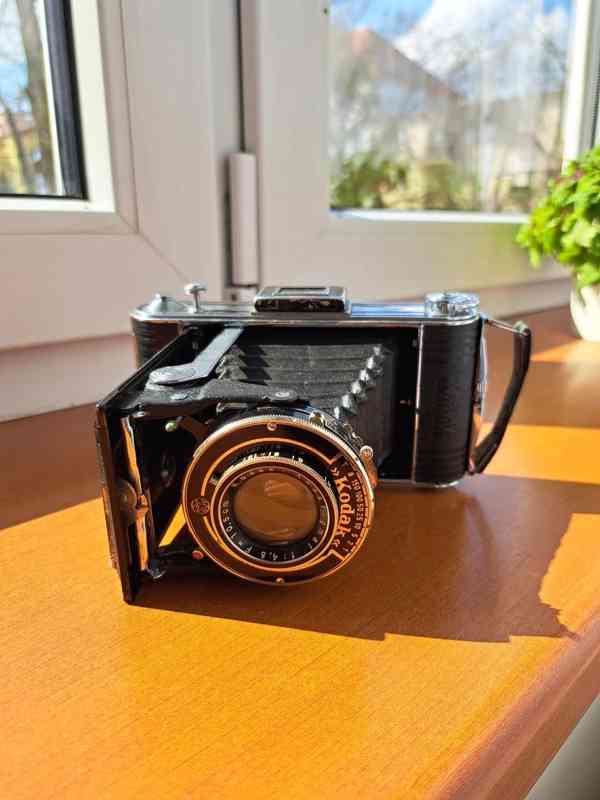 Historický fotoaparát Kodak Junior 620 - foto 2