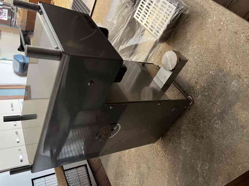 Víčkovací stroj - foto 3