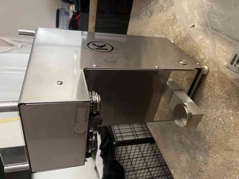 Víčkovací stroj - foto 2