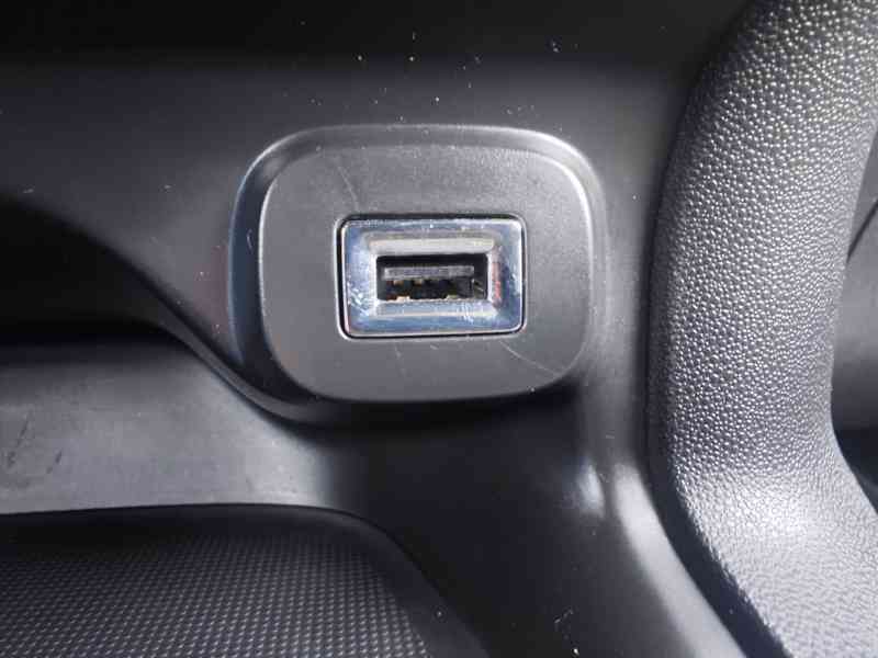 Citroën C4 Cactus 1.2i 60kw/NAVI/Kamera/1MAJ - foto 32