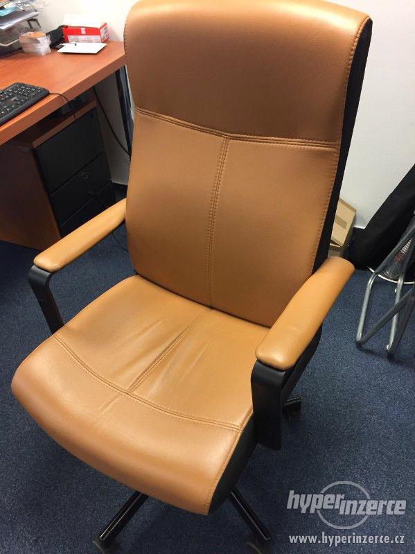 Kancelářská židle – Ikea (bílá, hnědá) - foto 1