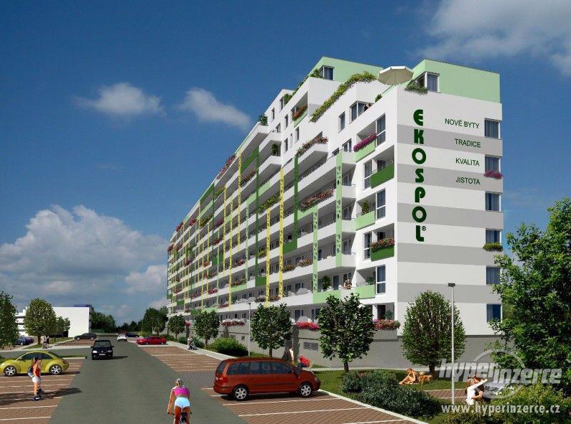 Prodám garážové stání, Praha 10, Hornoměcholupská - foto 1