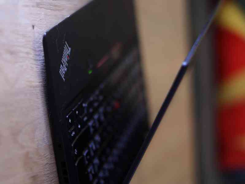 Notebook Lenovo ThinkPad X1 Carbon 5.gen. - foto 2