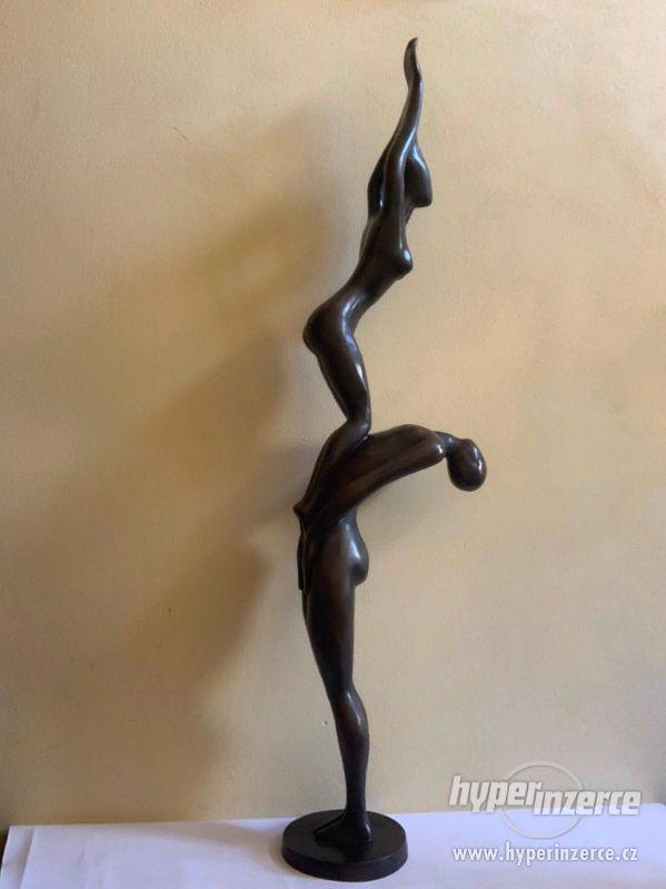 Velká bronzová socha 168 cm - moderna - foto 1