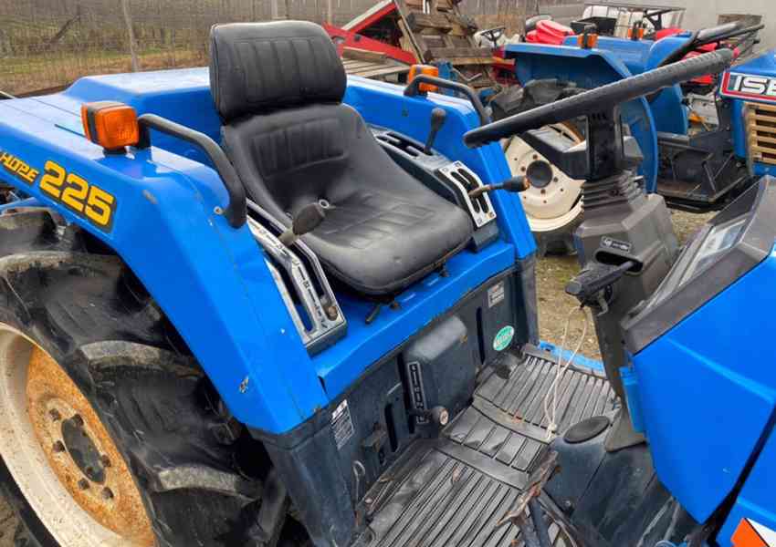 Japonský traktor iseki tu 225 - foto 2