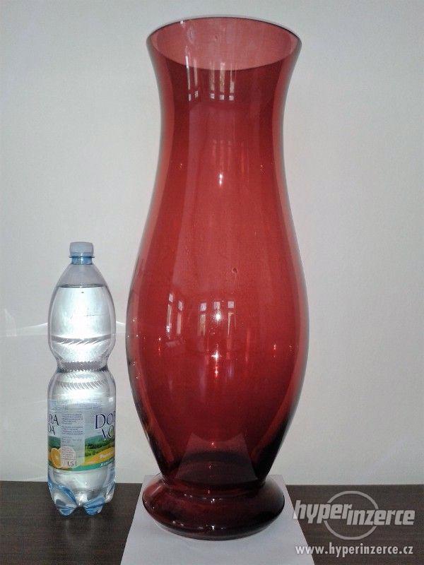 Červená váza - foto 1