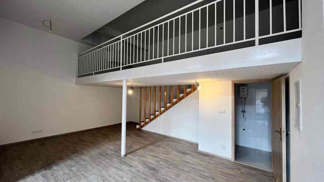 Pronájem obchodních prostor 67 m2 v centru Znojma - foto 4