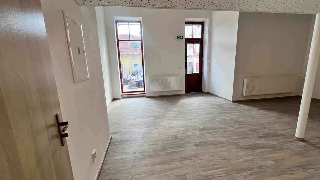 Pronájem obchodních prostor 67 m2 v centru Znojma - foto 3