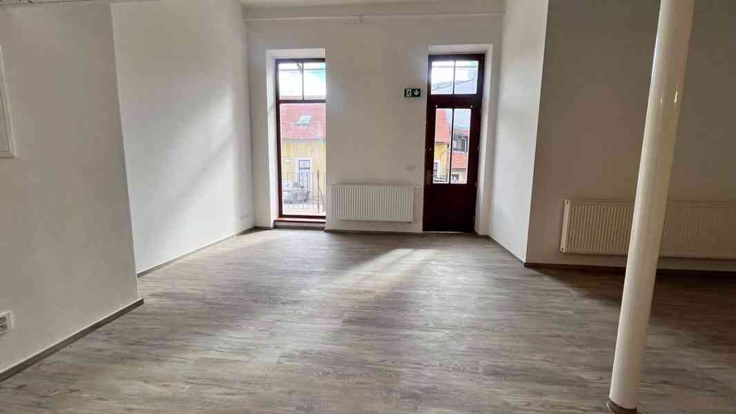 Pronájem obchodních prostor 67 m2 v centru Znojma - foto 2